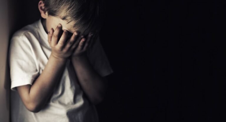 Profesor de escuela de fútbol habría abusado de un niño en reiteradas ocasiones Profesor de escuela de fútbol habría abusado de un niño en reiteradas ocasiones
