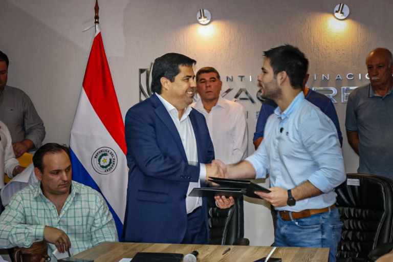 EBY firma convenio para protección de la niñez y lleva inversiones sociales y sanitarias a Itapúa