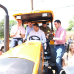 ENTREGA DE TRACTOR AGRÍCOLA CON SUS IMPLEMENTOS A PRODUCTORES DEL DISTRITO DE CAMBYRETA
