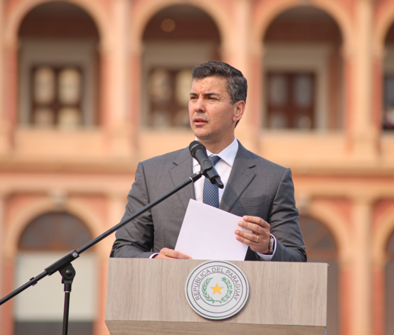 Petropar: las instituciones públicas deben estar al servicio de todos los paraguayos, enfatiza Peña