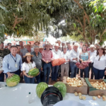 ENTREGA DE TRACTOR AGRÍCOLA IMPULSA LA PRODUCCIÓN DE PAPA, SANDIA Y CEBOLLA EN SAN PEDRO DEL PARANÁ