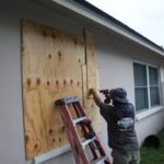 El huracán Milton se debilitó tras alcanzar vientos de 250 km/h