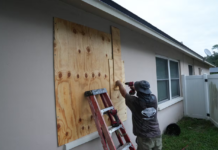El huracán Milton se debilitó tras alcanzar vientos de 250 km/h