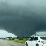 Tornados azotan Florida, mientras se espera la llegada de Milton