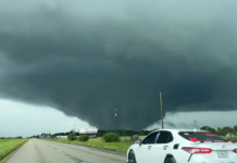 Tornados azotan Florida, mientras se espera la llegada de Milton