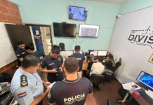 Imputan a policía que habría borrado 7 órdenes de captura de un hombre