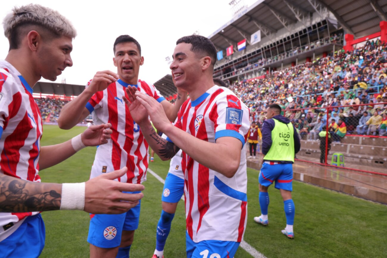 ¡Era de esperarse! Dos figuras de la Albirroja en el once ideal de la doble fecha de Eliminatorias