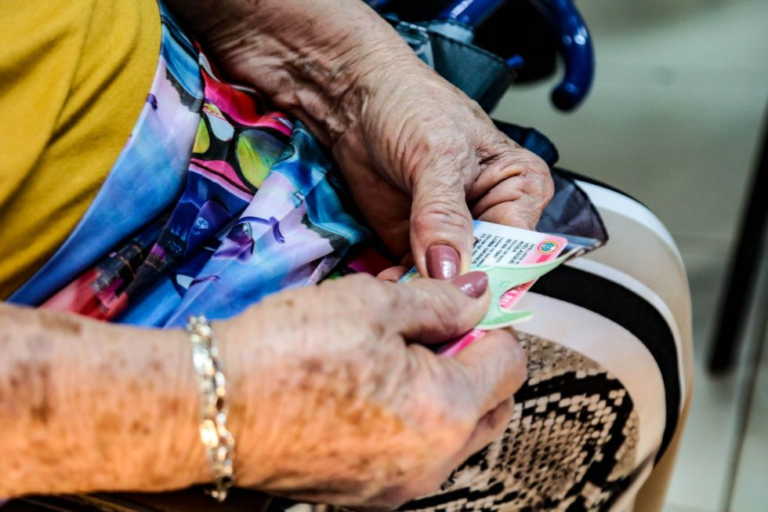 Gracias a la nueva Ley, ya son más de 15 mil adultos mayores beneficiados con la Pensión Universal