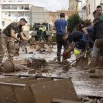 El gobierno no está haciendo nada. Solo la gente joven nos está ayudando: la indignación por la insuficiente ayuda en la tragedia en España