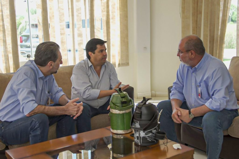 Directores de ITAIPU visitan la Central Hidroeléctrica Yacyretá