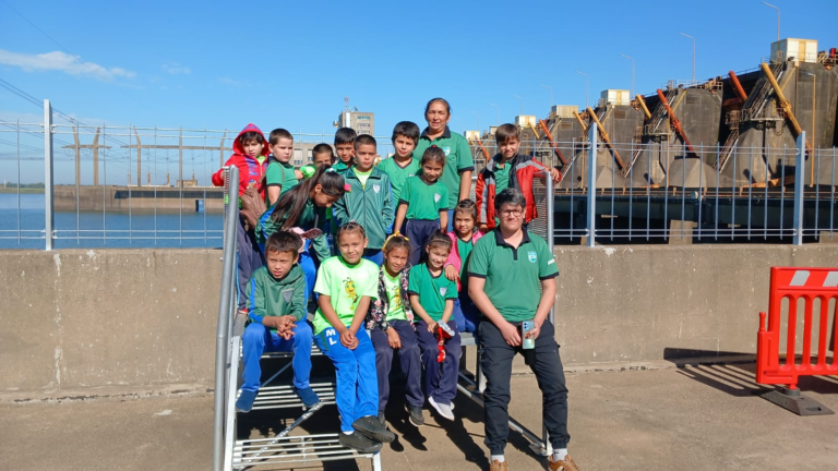 Escolares de la Isla Yacyretá disfrutaron de atractivos turísticos de la zona