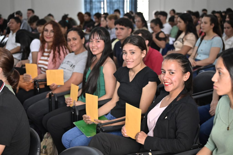 Yacyretá destinó G. 12.315 millones a becas universitarias en 2024 y culmina pago en Ñeembucú y Misiones
