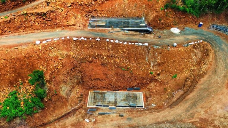 Prosiguen las obras del nuevo puente sobre el río Monday Prosiguen las obras del nuevo puente sobre el río Monday