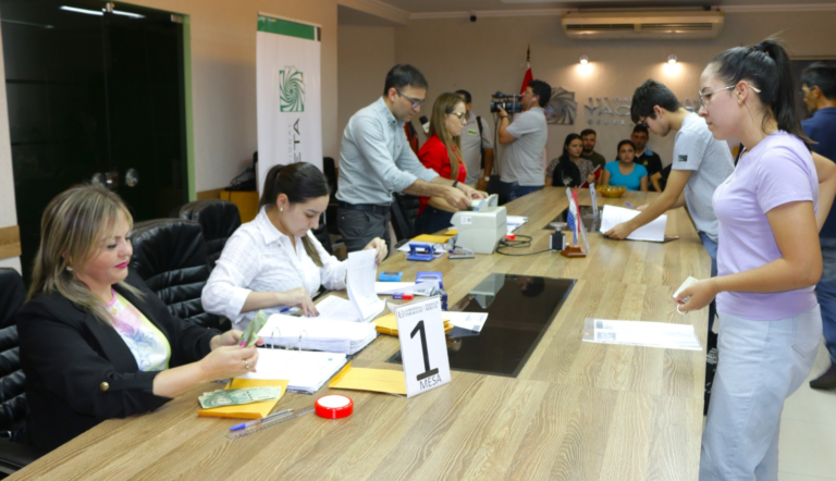 Beneficiarios de becas “Gobierno del Paraguay” recibieron segundo desembolso en Itapúa y Caazapá
