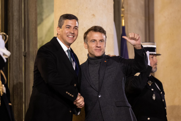Peña y Macron mantienen bilateral en torno al acuerdo Mercosur-UE y oportunidades de inversión
