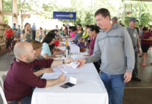 Yacyretá continúa con el cronograma de entrega de bonos sociales por fin de año