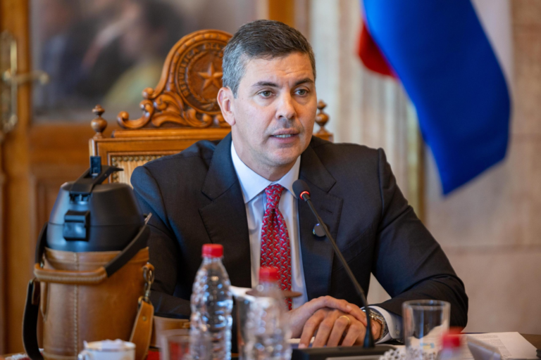 «Paraguay se mueve a un ritmo más acelerado que la región» y mejoró indicadores internos, asegura Peña «Paraguay se mueve a un ritmo más acelerado que la región» y mejoró indicadores internos, asegura Peña