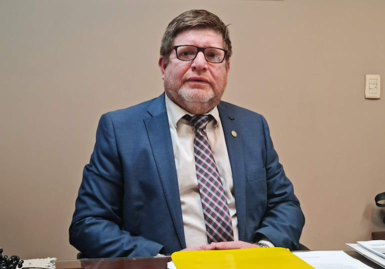 Alto funcionario del Congreso implicado en un esquema de estafa