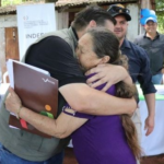 Después de 35 años de espera, pobladores de Vy’a Renda reciben títulos de propiedad