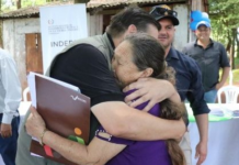 Después de 35 años de espera, pobladores de Vy’a Renda reciben títulos de propiedad