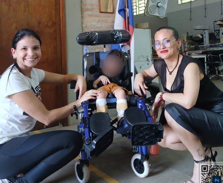 DEFENSORÍA DEL PUEBLO LOGRA ENTREGA DE SILLA POSTURAL STIL PARA NIÑO DE 2 AÑOS MEDIANTE AMPARO