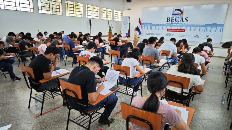 Becas del Gobierno: Más de 17.800 jóvenes rinden en 16 sedes por una beca universitaria Becas del Gobierno: Más de 17.800 jóvenes rinden en 16 sedes por una beca universitaria
