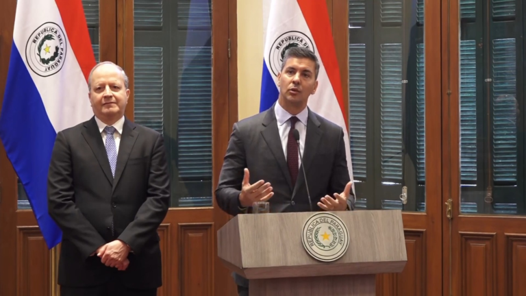 Peña confía en que las tres mayores calificadoras de riesgo darán el grado de inversión a Paraguay en corto tiempo Peña confía en que las tres mayores calificadoras de riesgo darán el grado de inversión a Paraguay en corto tiempo