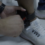 Justicia resalta colocación de primera tobillera electrónica tras armonizarse protocolos