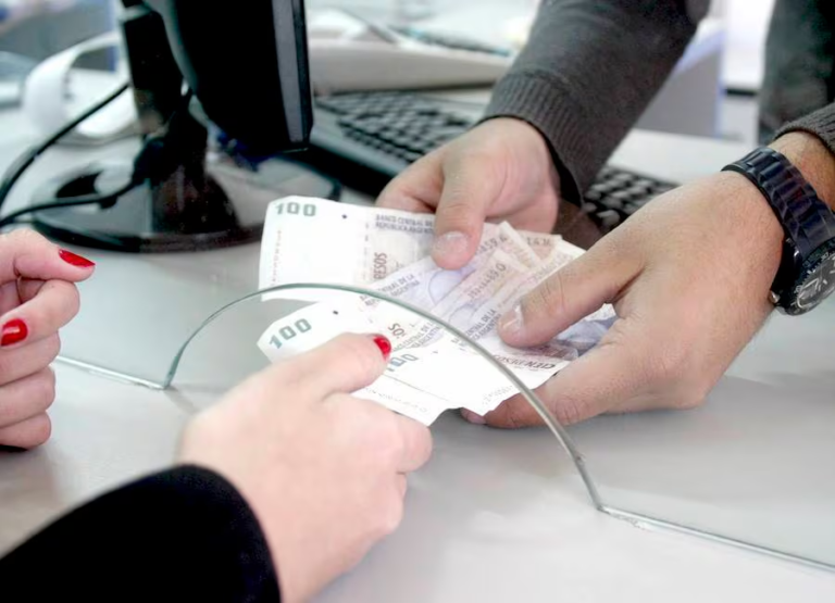 Remesas de paraguayos generan récord en la última década con USD 663 millones Remesas de paraguayos generan récord en la última década con USD 663 millones