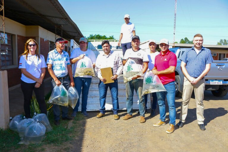 Yacyretá entregó alevines a piscicultores de Carmen del Paraná