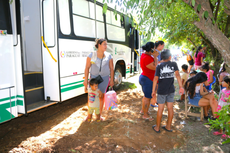 EL MÓVIL DE SALUD DE LA EBY BRINDA ATENCIÓN MÉDICA EN CAMBYRETÁ EL MÓVIL DE SALUD DE LA EBY BRINDA ATENCIÓN MÉDICA EN CAMBYRETÁ