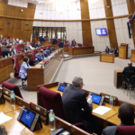 Diputados aceptan renuncia de Orlando Arévalo y jura Saúl González en reemplazo