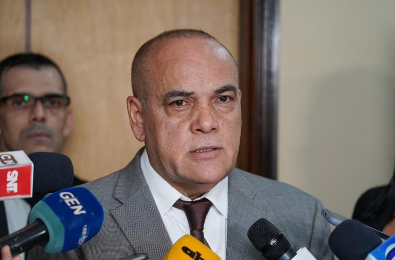 “Esto es muy grave”, dice Bachi e insiste que Comisión Antilavado debe indagar aporte de Gomes a Abdo