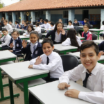 Desde el MEC instan a restringir el uso de celulares en las aulas y evitar tareas para la casa