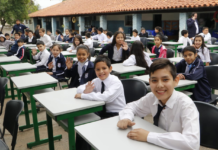 Desde el MEC instan a restringir el uso de celulares en las aulas y evitar tareas para la casa
