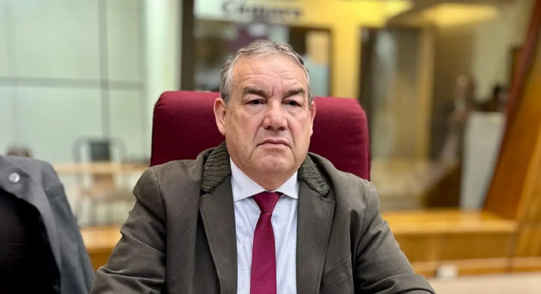 Chats de Lalo Gomes con Cartes evidencian trato privado fuera del ámbito estatal