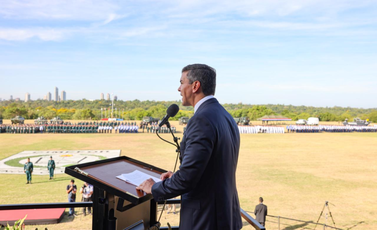 Jóvenes del Cimefor encarnan la esperanza de un Paraguay más fuerte, resalta Peña en ceremonia de egreso