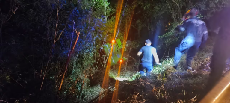 Itapúa: un bus embistió a una moto y dejó dos fallecidos
