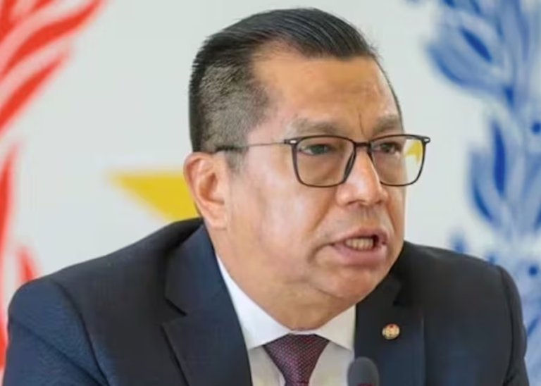 Ministro Rojas habla de injerencia política y montaje en denuncia contra Hambre Cero