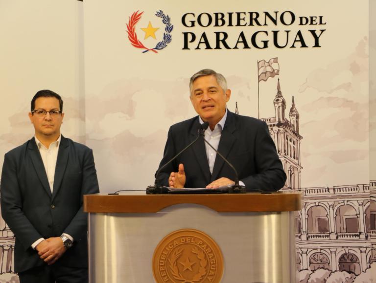 El MEC comprará 100.000 muebles para escuelas del sector público