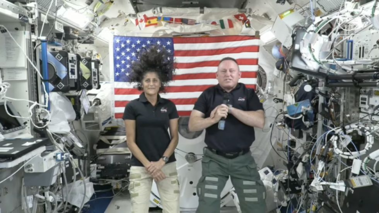 Astronautas atrapados en el espacio regresarán a la Tierra este martes