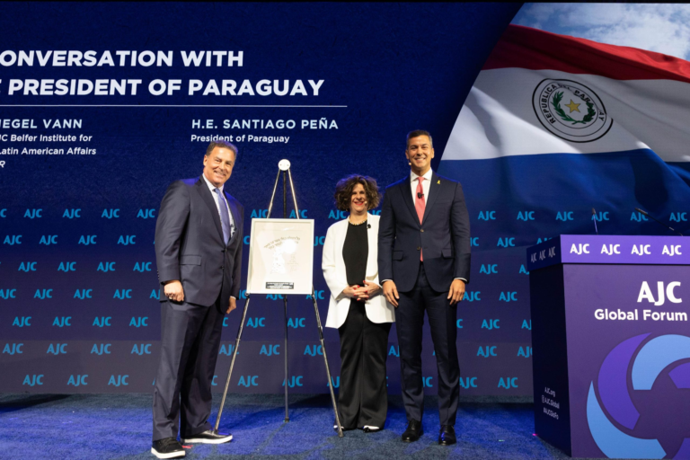 Presidente recibe reconocimiento «símbolo de un profundo lazo entre el pueblo judío y Paraguay» Presidente recibe reconocimiento «símbolo de un profundo lazo entre el pueblo judío y Paraguay»