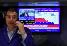 Wall Street volvió a caer con fuerza en medio de la incertidumbre por los aranceles: el Dow Jones perdió más de 2.200 puntos