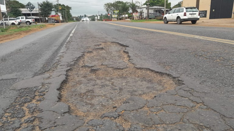 EMERGENCIA VIAL EN ITAPÚA DE UN TRAMO DE 14 KM DE LA RUTA DR. BLAS GARAY FUE SANCIONADA POR DIPUTADOS EMERGENCIA VIAL EN ITAPÚA DE UN TRAMO DE 14 KM DE LA RUTA DR. BLAS GARAY FUE SANCIONADA POR DIPUTADOS