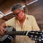 Empresa familiar de Luque exporta su eco guitarra a Nueva Zelanda