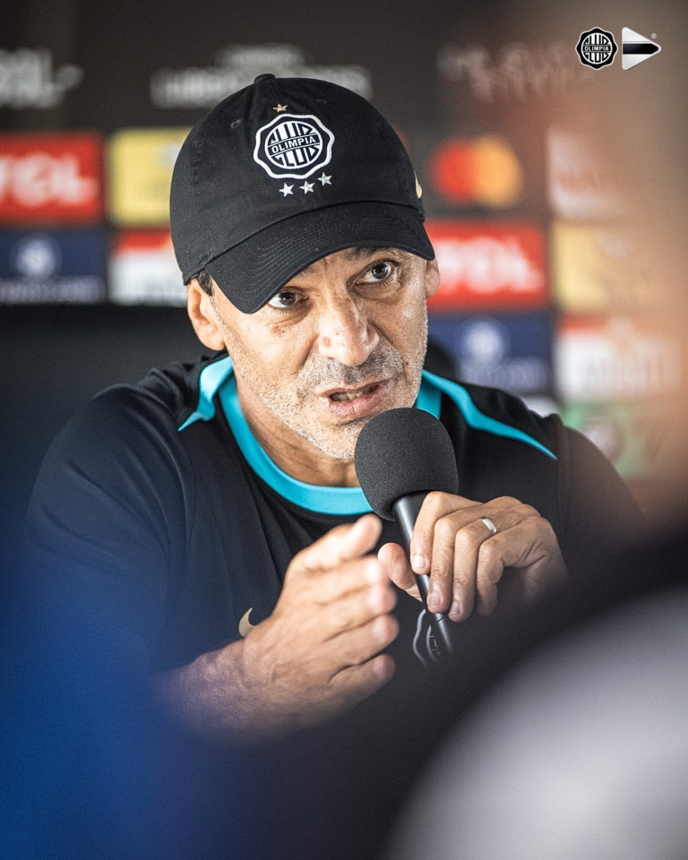 Fabián Bustos: “Lo más lindo que tiene Olimpia es la presión extra”