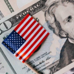 Dólar salta a G. 8.020 y sigue tendencia al alza en medio de un caldeado escenario externo