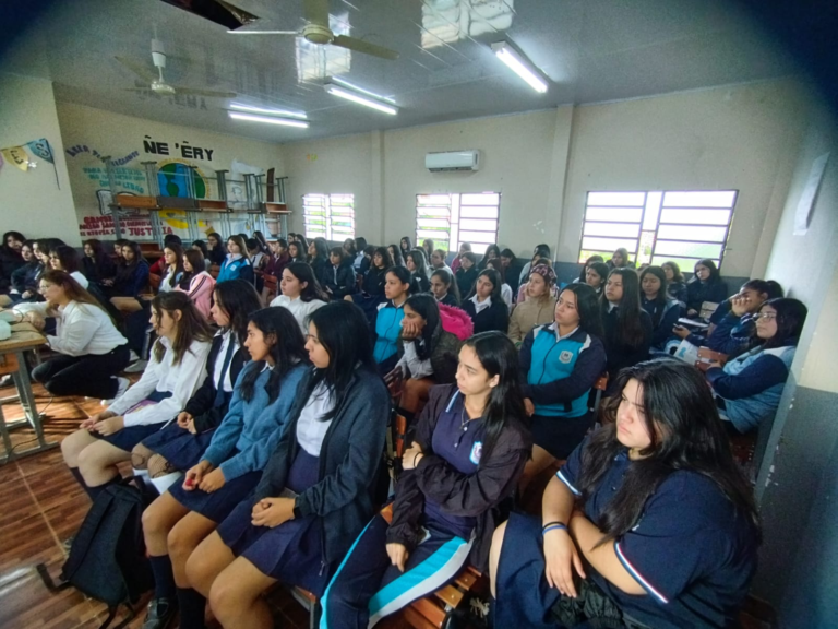 EMPODERANDO A LAS NIÑAS A TRAVÉS DE LAS TIC