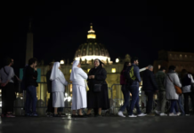 Más de 60.000 personas se despidieron del papa Francisco en la capilla ardiente