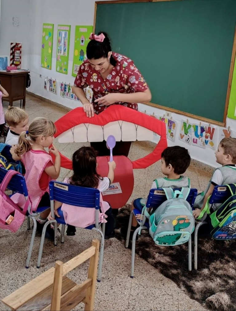 «Caries Cero» llega a escuelas de varios departamentos promoviendo hábitos de higiene bucal
